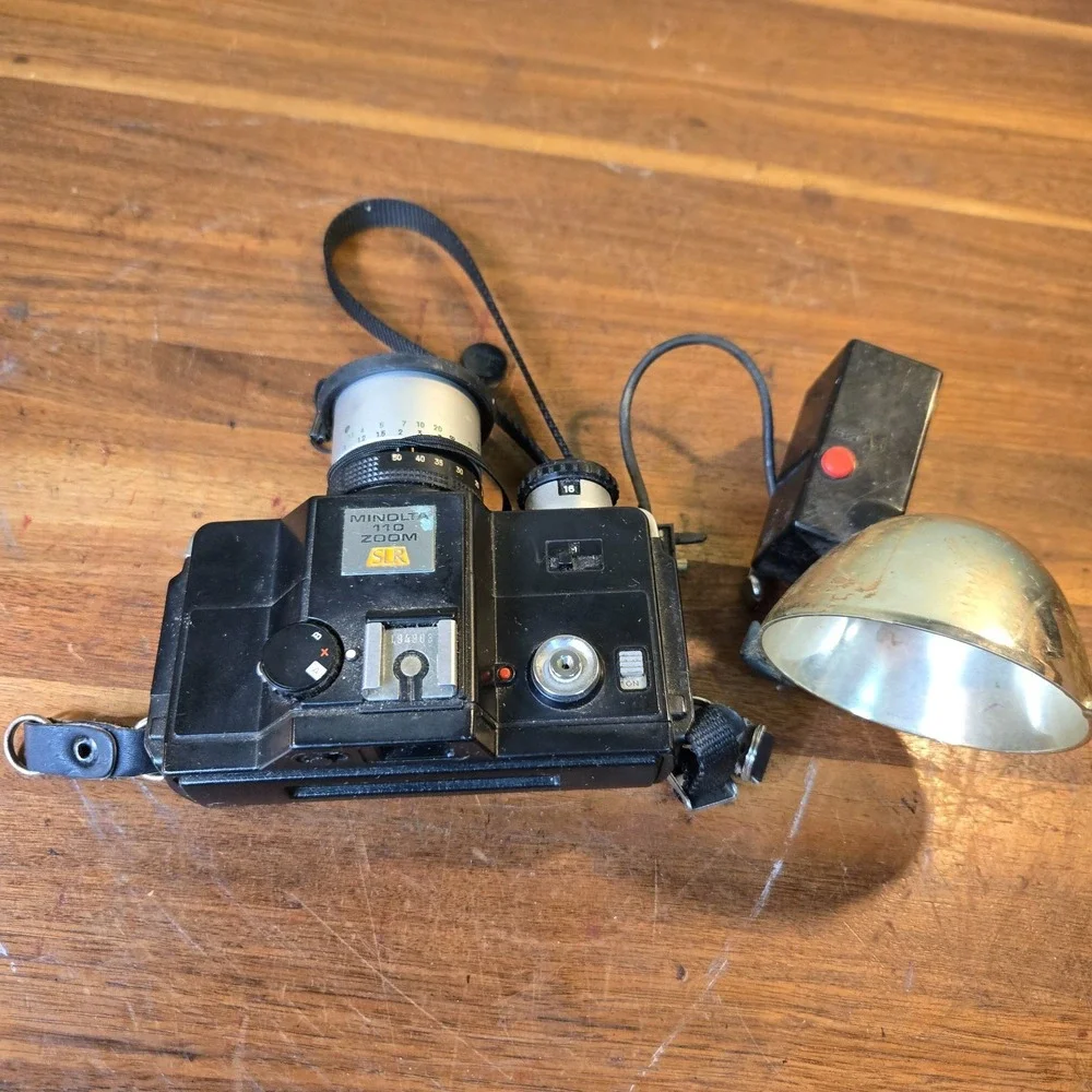 Vintage Minolta 110 Zoom SLR Camera & flash Untested